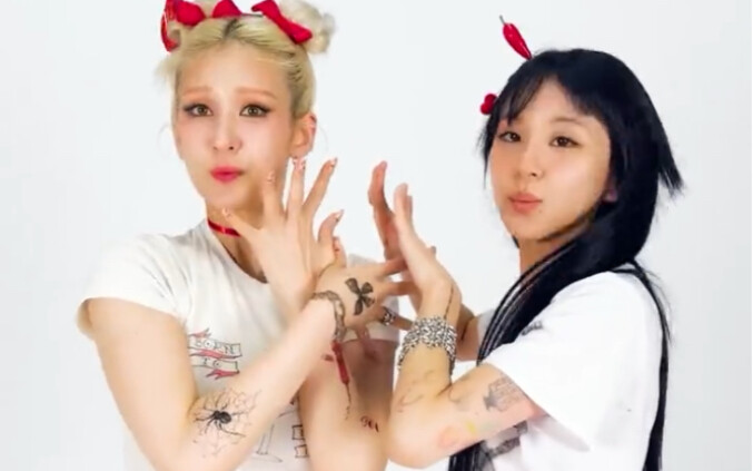 Thử thách Fast Forward của SOMI và Son Chaeyoung