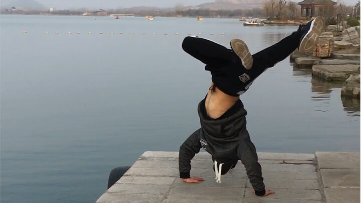 I almost fell into the water! That’s a pro—amazing control!