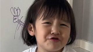 การกระทำอันน่าเขินอายนี้ทำให้ฉันกำมือแน่นอย่างเงียบๆ...
