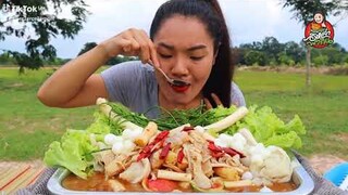 HOT GIRL ĂN SỐT CAY . ẨM THỰC THÁI LAN