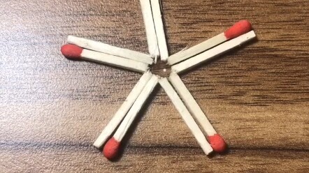 Water symbolizes the people, the Five Elements represent the national flag—wherever our gaze falls, 