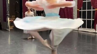 芭蕾的旋转 你们觉得美吗