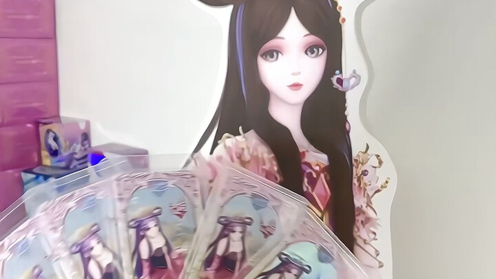 Tôi bảo tôi ủng hộ La Lệ, bạn lại nói không có Bướm Lệ thì không được ủng hộ. Giờ thì im đi được chư