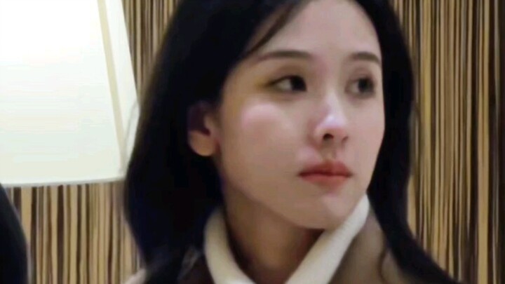 من الواضح أن هذه الأخت امرأة مثقفة وعالية التعليم، وتفيض منها رائحة الكتب والثقافة.