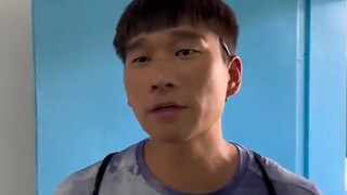 Khi các học sinh thể thao trong lớp tham gia đại hội thể thao của trường...