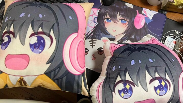 أعرف أنكم تحبّون ملابسي الترويجية كثيرًا، لكن هل يمكنكم التوقف عن تصويرها؟ [متشكك]