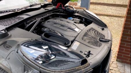 How to Jumpstart Porsche Car with Lokithor JA301?