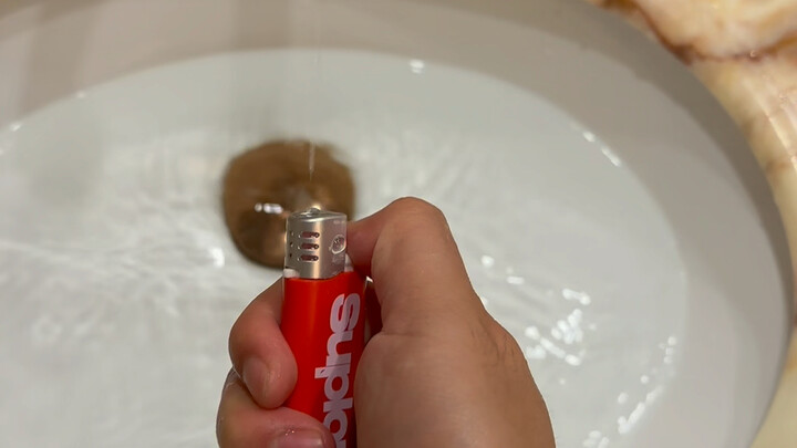 Bật lửa thì tôi thấy thường xuyên, nhưng bật lửa kiểu này thì lần đầu tôi mới thấy! #Chơi thứ đồ mới