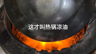 Murid mahasiswa itu terkejut sampai terus-menerus berseru "WC" dari mulutnya, sekaligus secara langs