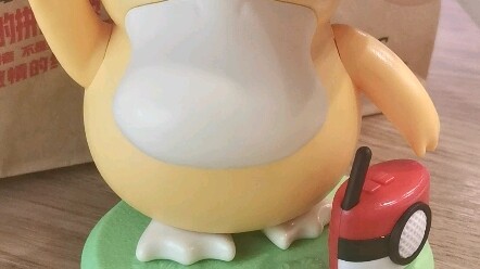 كان يبدو أنه ما عاد هناك بط، فاخترت طبقًا آخر. لكن قبل أن أخرج، لم أستسلم وسألت مرة أخرى، فقال البائ