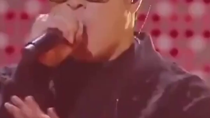 Vóc dáng của Pan Weibo trong concert gây xôn xao, chính anh đã lên tiếng giải thích
