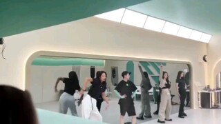Qu Ying updates practice footage of "Problem"