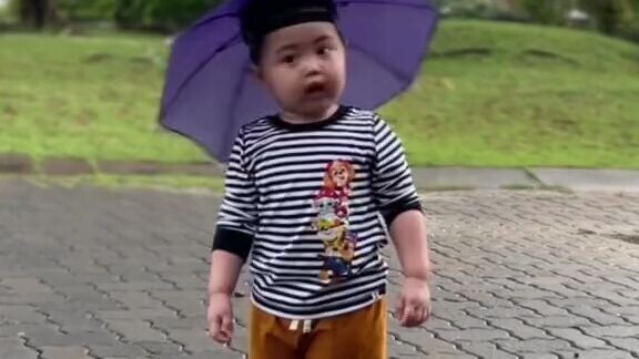 cyl lagi bingung nyariin payung nya