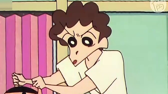 Shin-chan's biological mother and the Nohara family's friends gathered together