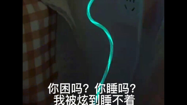 Không biết người phát minh ra chiếc sạc này đã ngủ chưa nhỉ?