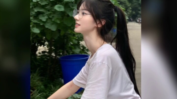 “Waduh, cewek kayak gini susah banget nggak bikin hati berdegup kencang!!!”