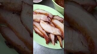 ส้มตำเจ๊โส ขวัญใจชาวออฟฟิศย่านสีลม ! ปลาร้าหมักเอง คอหมูย่างโคตรเด็ด