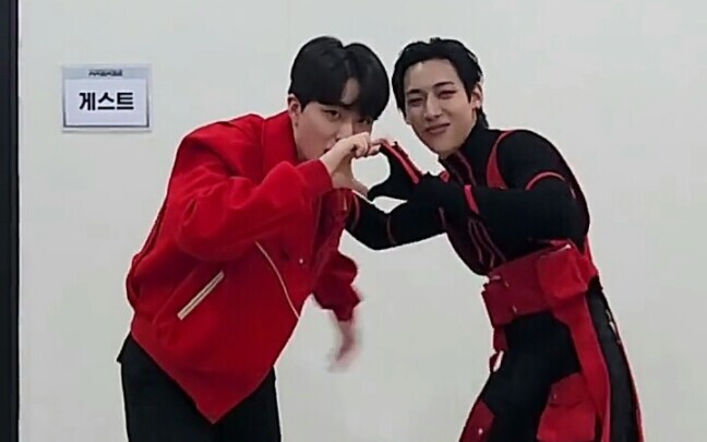 [Choi Youngjae, BamBam] 'Do It' dance challenge. #WithYoungjae_DoItChallenge# with #BmBam#