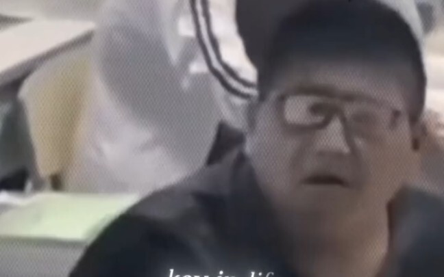 Pria: Siapa aku? Di mana aku? Apa yang sedang aku lakukan?