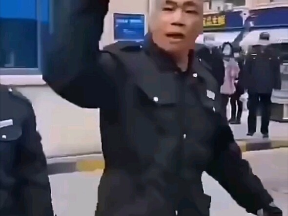 Vệ sĩ Aminos (phần quay ngược kết hợp video gốc)