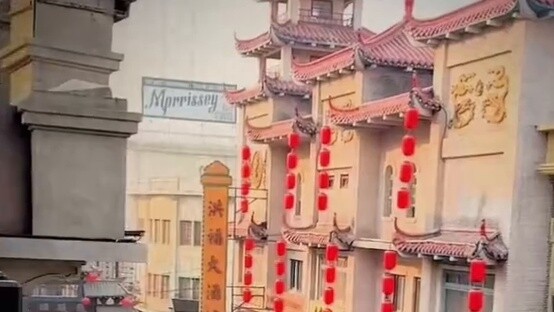 สารคดีขนาดใหญ่ “สร้างเมืองเพื่อภาพยนตร์” ยังคงออกอากาศให้คุณชมอย่างต่อเนื่อง!