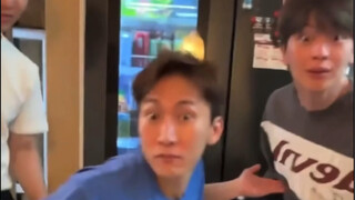 【BTOB】الأعضاء يقومون بجولة في ثلاجة منزل سيو إين غوانغ.. لو شينغ تساي ورين هيون سيوك يتنافسان في تقل