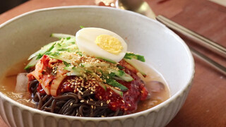 Nấu naengmyeon (mì lạnh) chỉ trong 5 phút