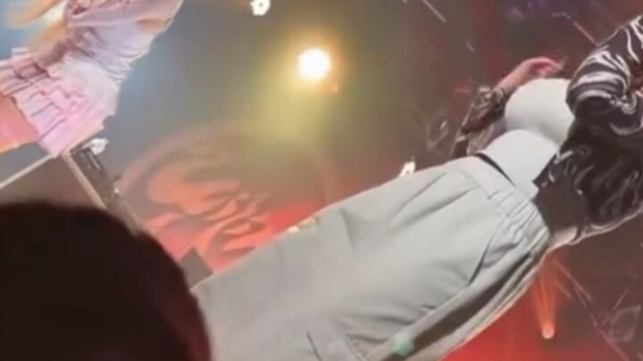 I love watching singing performances the most!