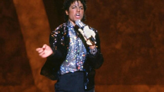 Michael Jackson melakukan moonwalk untuk pertama kalinya pada ulang tahun Motown ke-25