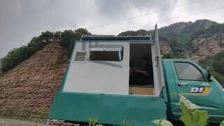 小房车露营就是方便，下雨天停下来避避雨顺便睡个午觉真惬意，车子没电了被困深山里太悲催了