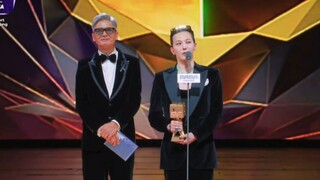 权志龙获2025MAMA年度艺人大赏！周润发颁奖！