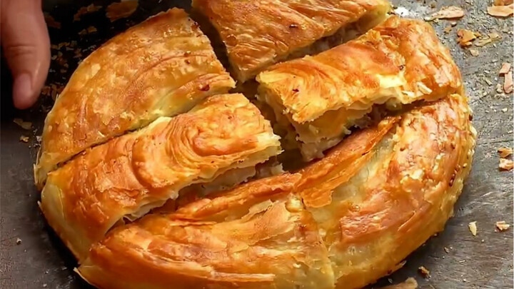 Southern foodies, bring your digestive tablets and dive into Xi’an’s street food: beef pies, cold sk