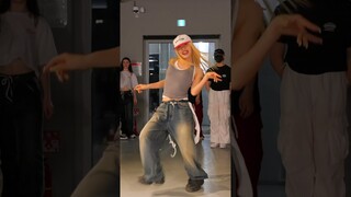 Just like this😵‍💫💜 #heesoo #choreography
