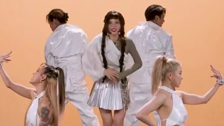 Kim Hyun-ah's dance studio rehearsal scene—this horse was born for the stage! One of my favorite dan