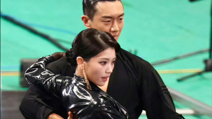 【โอ่วอวิ่น การแข่งขันเต้นรำสากล】ช็องเซียวถิง คลิปสดการเต้นรำสากลในงานกีฬาโอ่วอวิ่น (อัปเดตเรื่อยๆ จน