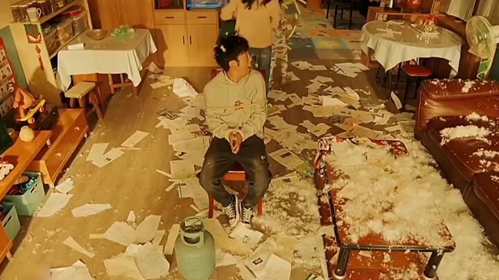 หนุ่มคนหนึ่งตื่นขึ้นมาแล้วพบว่าตัวเองหลุดเข้าสู่โลกคู่ขนาน เรื่องที่เกิดขึ้นกลับตลกจนคาดไม่ถึง!