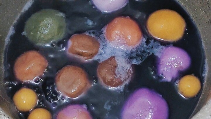 On the Lantern Festival, Liuzi Makes a Decision That Goes Against Her Ancestors’ Wishes