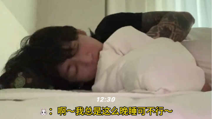 Jeongguk: Trong lúc livestream mà ngủ mất cũng có khi xảy ra chứ nhỉ! (Rồi cậu ấy thật sự ngủ luôn k