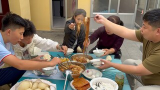 The big handmade steamed buns made by my mother, and the pork, cabbage and vermicelli stewed by my m