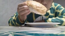 ASMR EATING SOUNDS - CHINESE FOOD _ PINEAPPLE BUN AND SPONGE CAKE