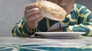 ASMR EATING SOUNDS - CHINESE FOOD _ PINEAPPLE BUN AND SPONGE CAKE