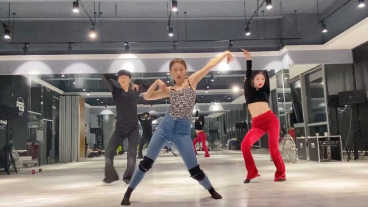 Kombinasi Skill Elemen Waacking