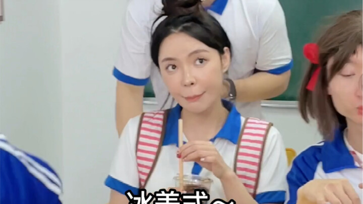 Đinh Đinh: Dù có khổ đến đâu thì tớ cũng phải tiếp tục cầm cái ly này (rơi nước mắt)