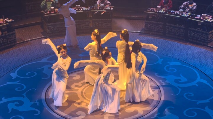 A girl’s waist, a deadly blade. Guess I still had to go bald, haha.