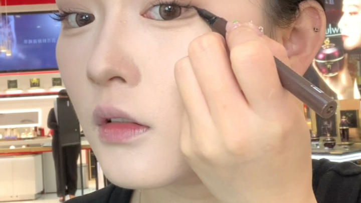 火遍柜姐圈的4个化妆技巧 顾客看了都说绝！