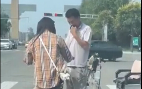 “ให้ฉันดมหน่อย”