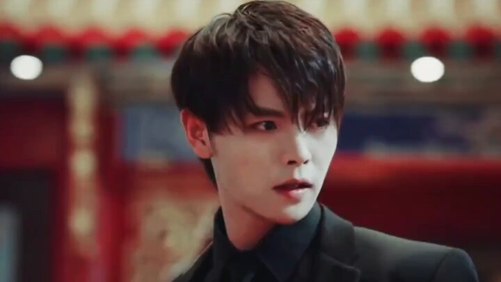 Hồi đó các bạn có đến ba người, cả Trương Khởi Linh cũng ở đó.