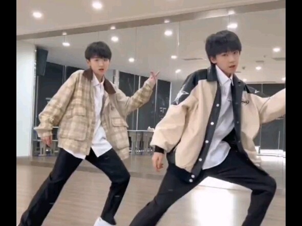 回头看，我们也有很多舞台。