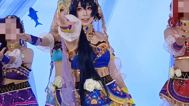 Múa nữ quả thật là một thứ cùm giam hãm vẻ đẹp, vừa khó mặc lại vừa lạnh T-T