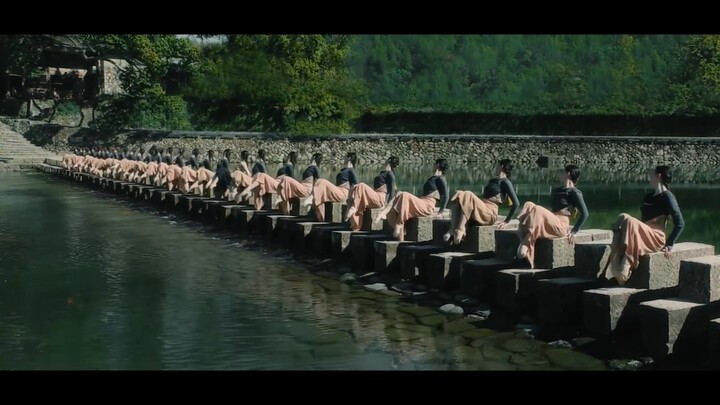 Dreaming back to Jiangnan "Dingbu Bridge", time becomes very slow while walking there, but you can b